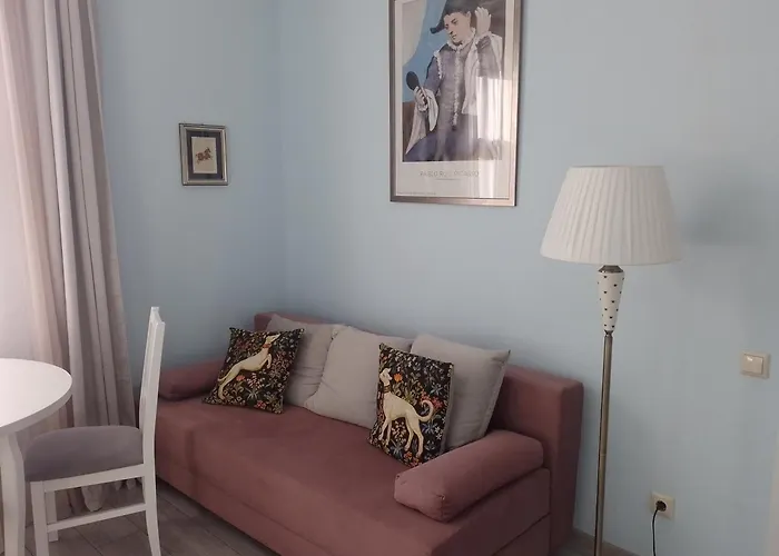 House, Garden & Sauna. Free Parking. Train Stop-200 M. Sea-1 Km.
