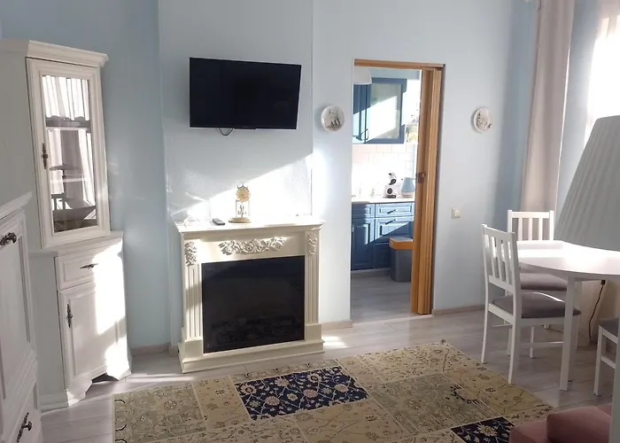 House, Garden & Sauna. Free Parking. Train Stop-200 M. Sea-1 Km.