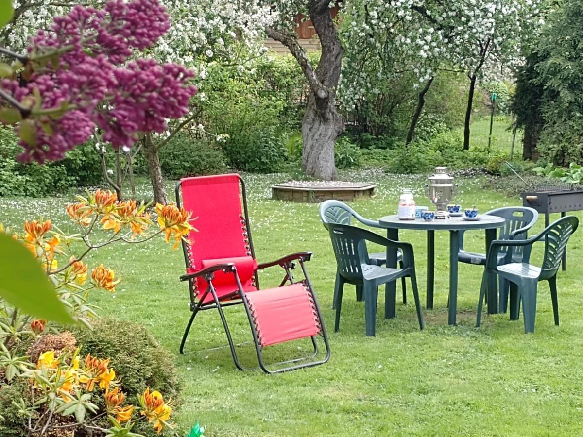 House, Garden & Sauna. Free Parking. Train Stop-200 M. Sea-1 Km. Korter Jurmala