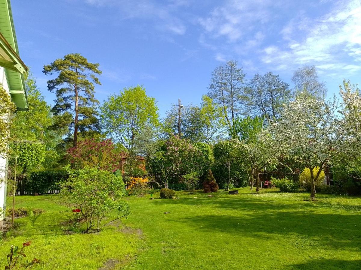 Apartment House, Garden & Sauna. Free Parking. Train Stop-200 M. Sea-1 Km. *