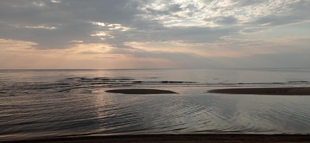 House, Garden & Sauna. Free Parking. Train Stop-200 M. Sea-1 Km.
