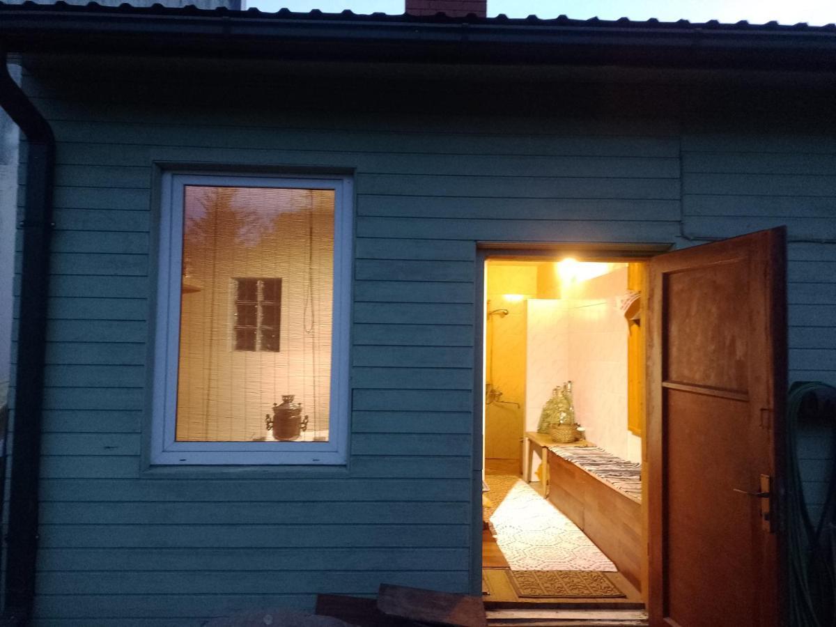 House, Garden & Sauna. Free Parking. Train Stop-200 M. Sea-1 Km.