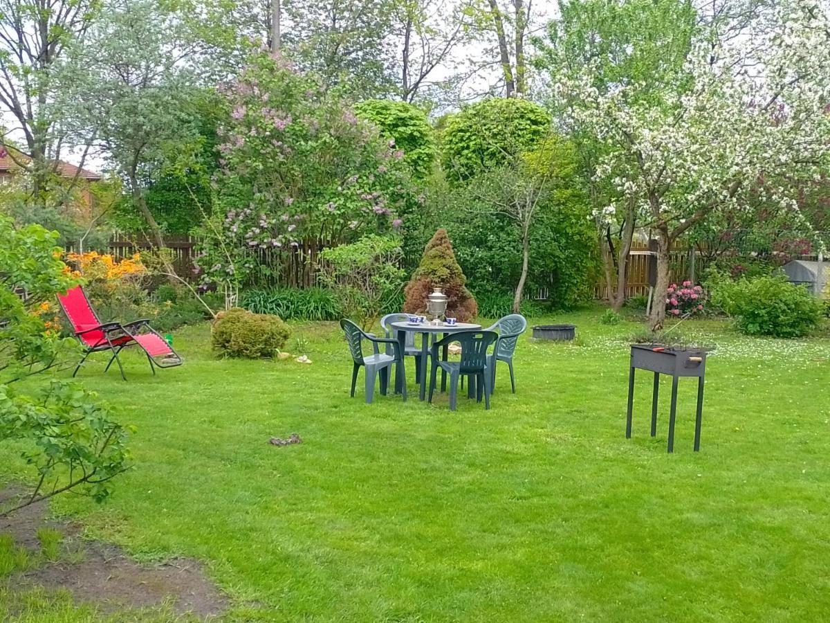 House, Garden & Sauna. Free Parking. Train Stop-200 M. Sea-1 Km. *