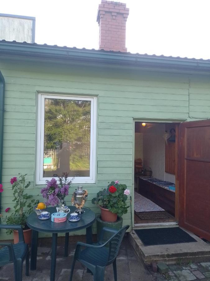 House, Garden & Sauna. Free Parking. Train Stop-200 M. Sea-1 Km. Apartment *