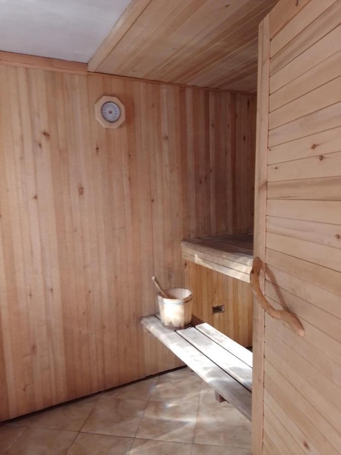 Apartment House, Garden & Sauna. Free Parking. Train Stop-200 M. Sea-1 Km. *