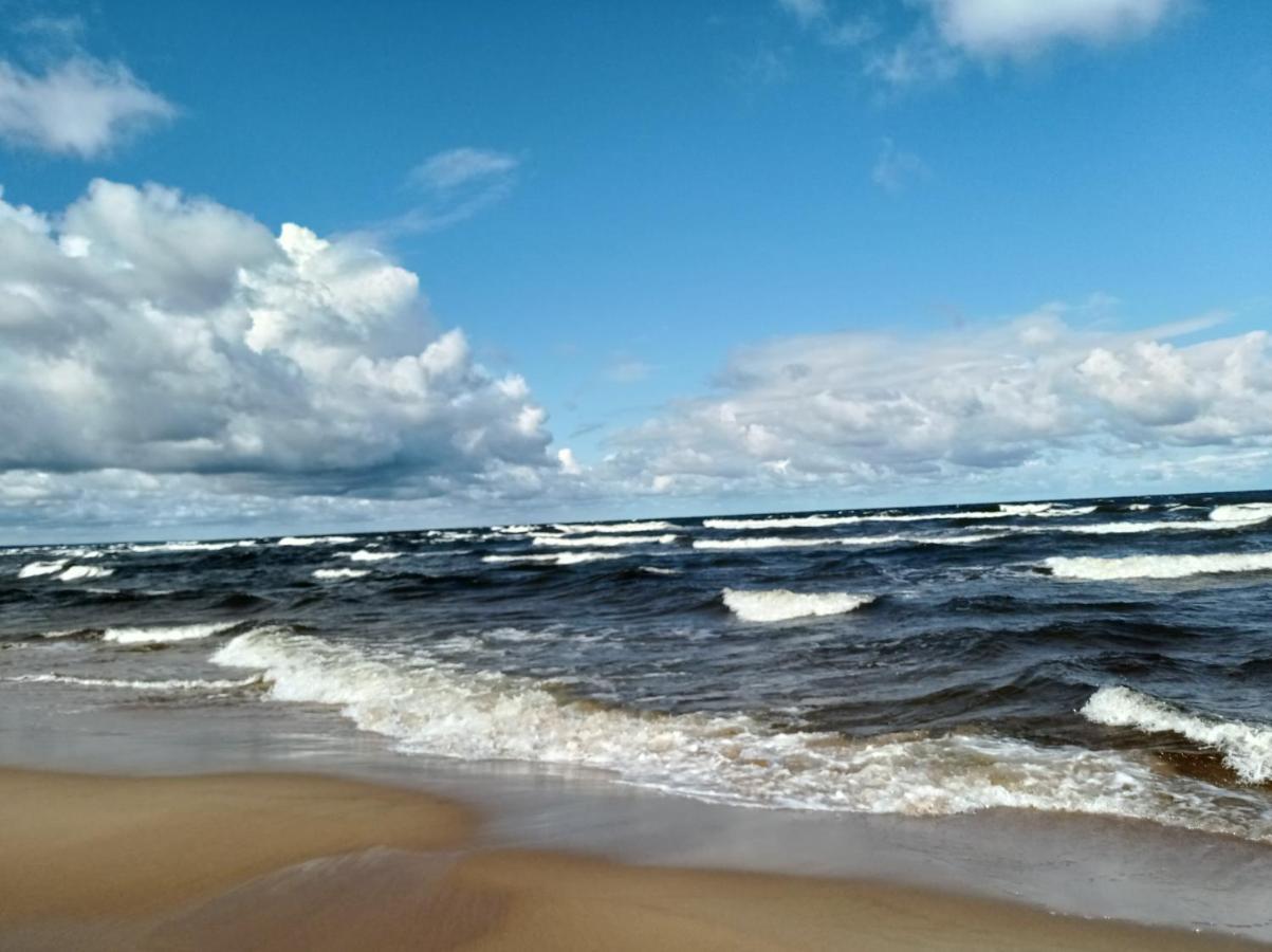 House, Garden & Sauna. Free Parking. Train Stop-200 M. Sea-1 Km. * Jurmala