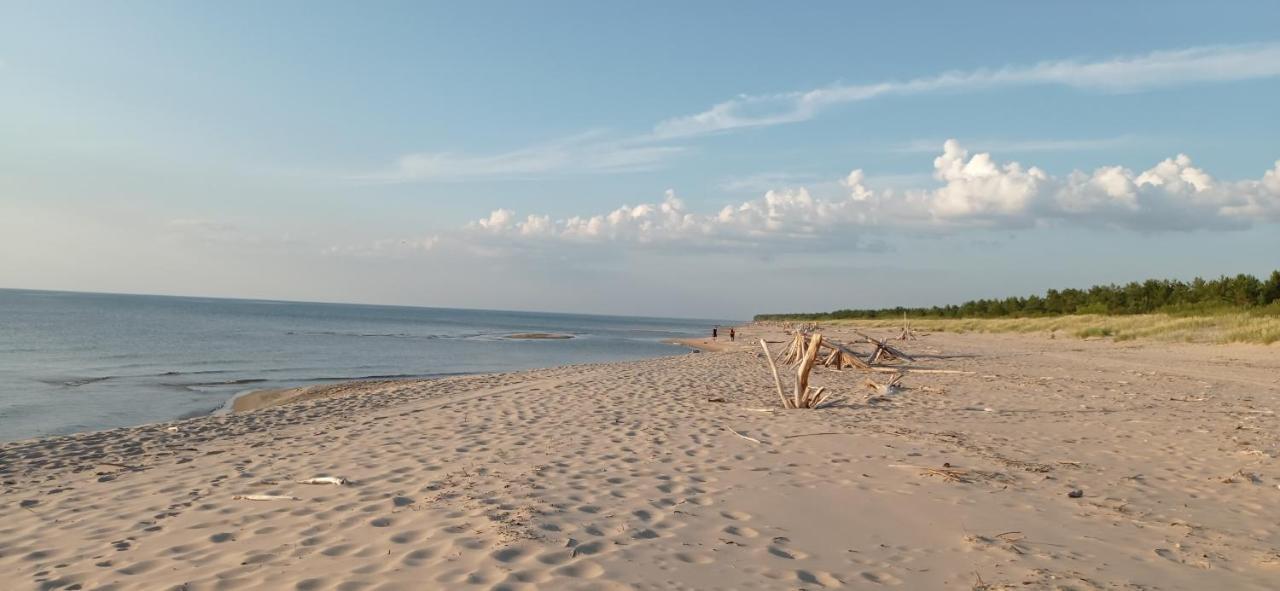 House, Garden & Sauna. Free Parking. Train Stop-200 M. Sea-1 Km. Korter Jurmala