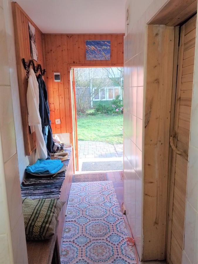 Apartment House, Garden & Sauna. Free Parking. Train Stop-200 M. Sea-1 Km.