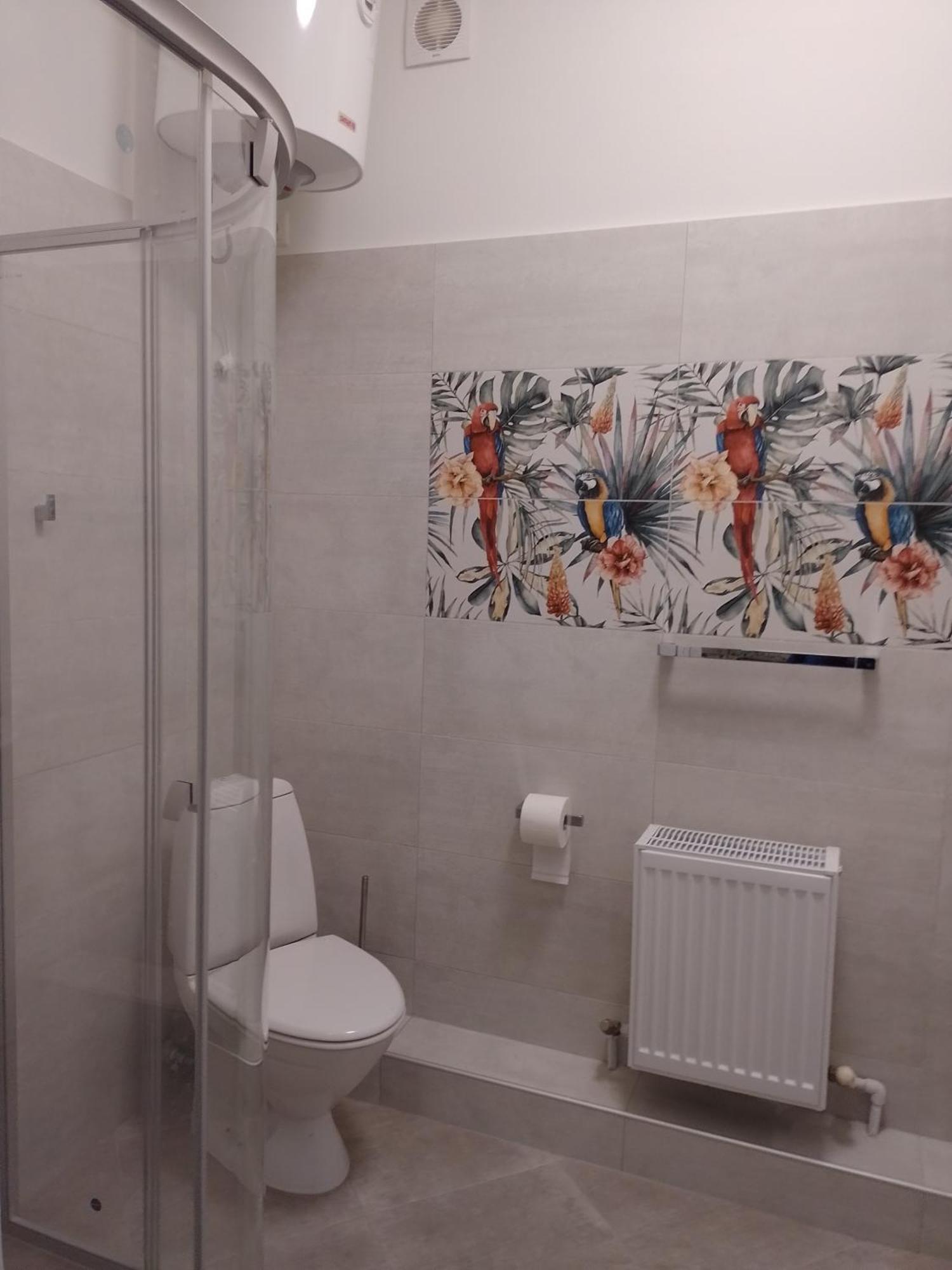 Apartment House, Garden & Sauna. Free Parking. Train Stop-200 M. Sea-1 Km. Jurmala