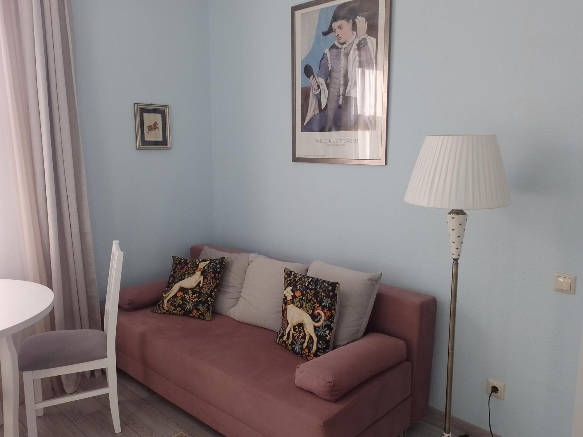 House, Garden & Sauna. Free Parking. Train Stop-200 M. Sea-1 Km. Apartment